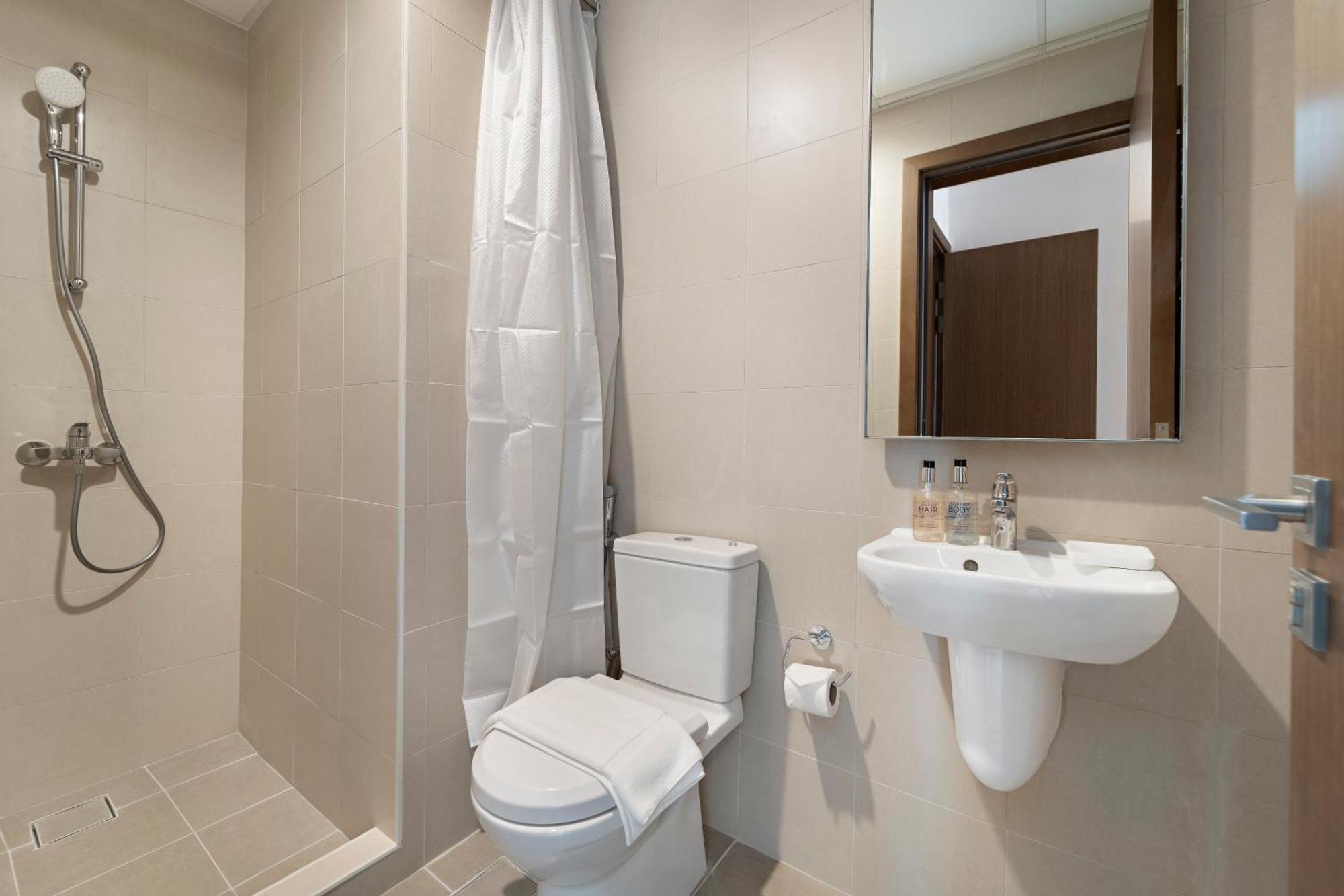 2br Canal Front B3, Waterfront Views *