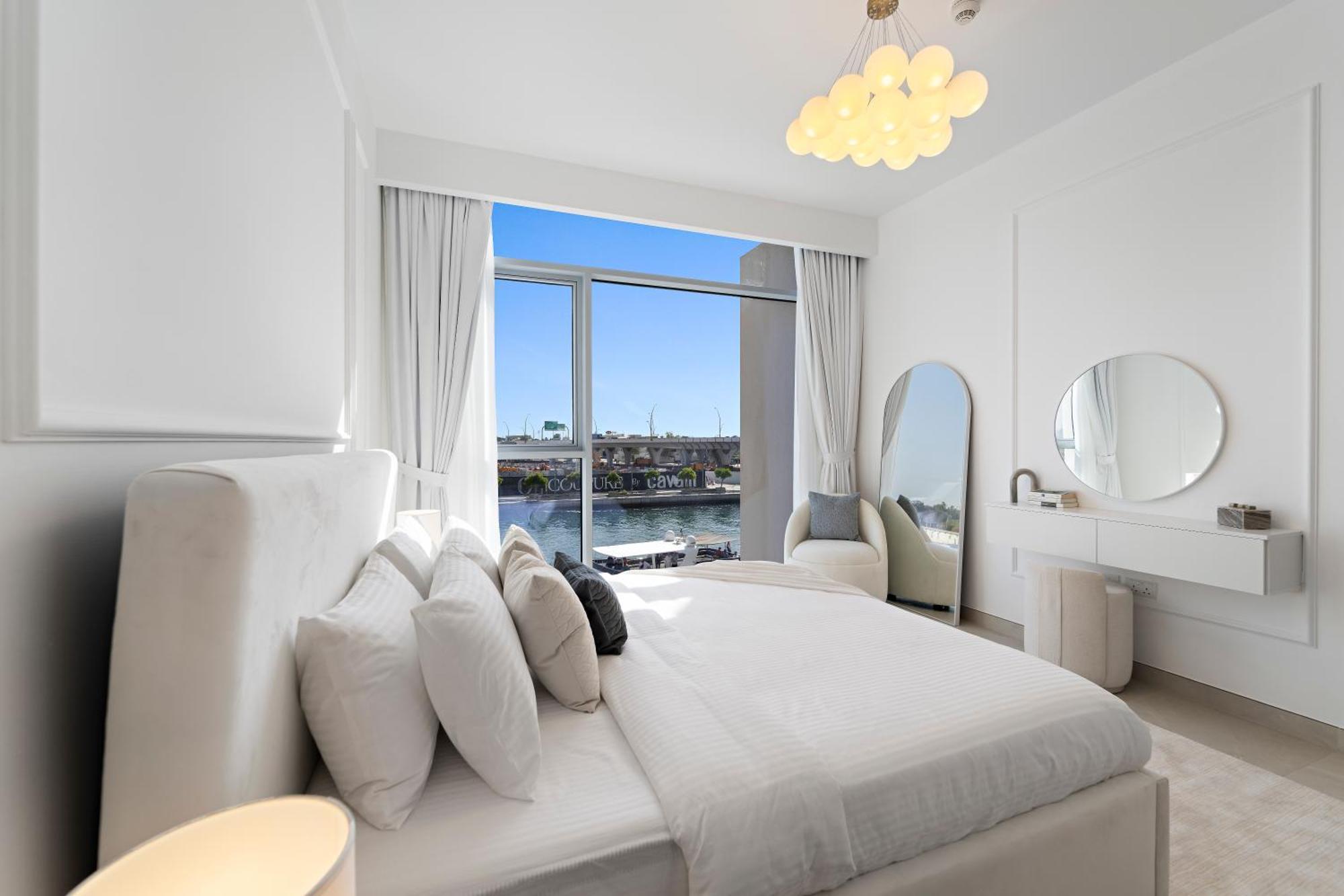 2br Canal Front B3, Waterfront Views Apartment